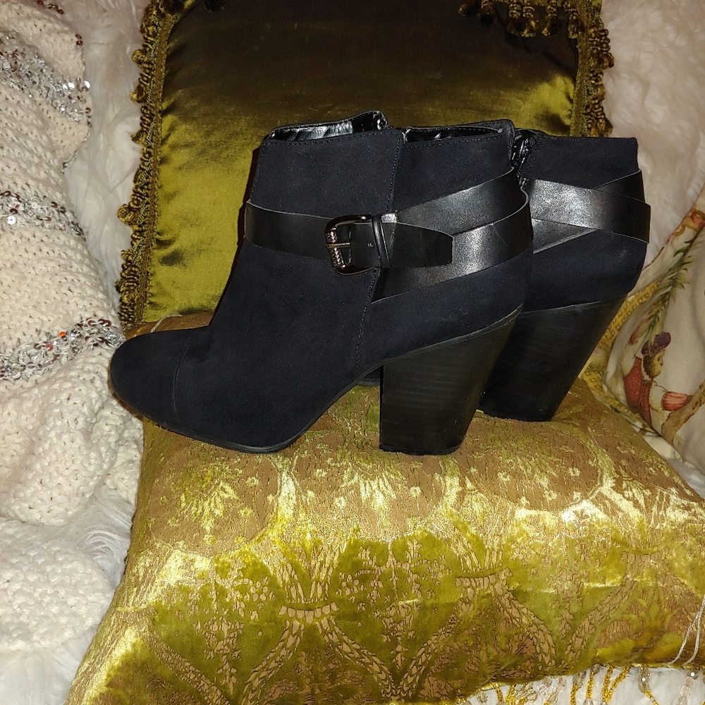 Carlos Santana Black ankle boots